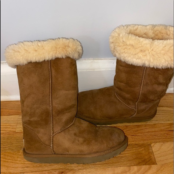 UGG CLASSIC TALL BOOT - Picture 2 of 5